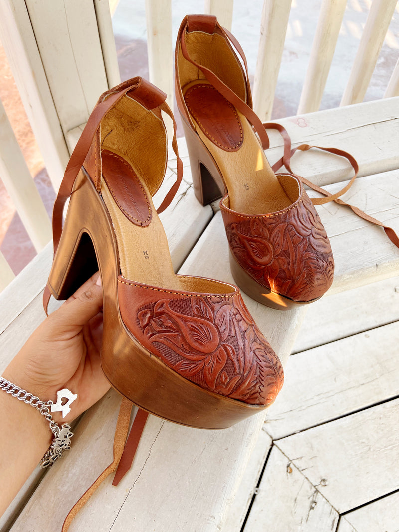 Conquistadora Leather Heels