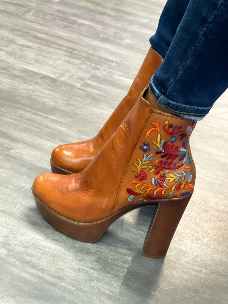 Mi Tierra Booties Tan